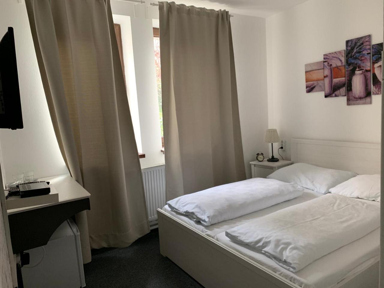 Penzion Holiday Trnava Ngoại thất bức ảnh