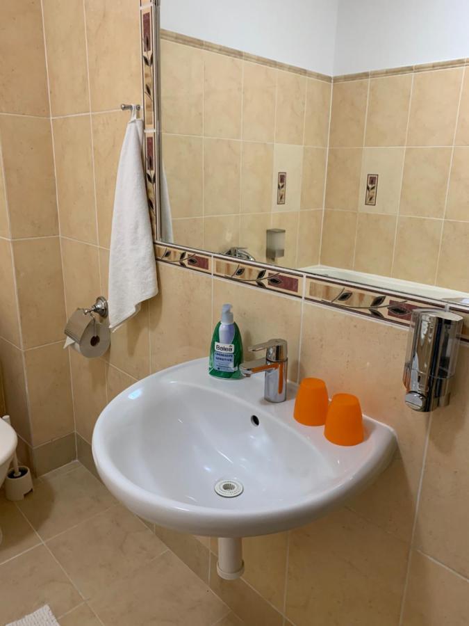 Penzion Holiday Trnava Ngoại thất bức ảnh