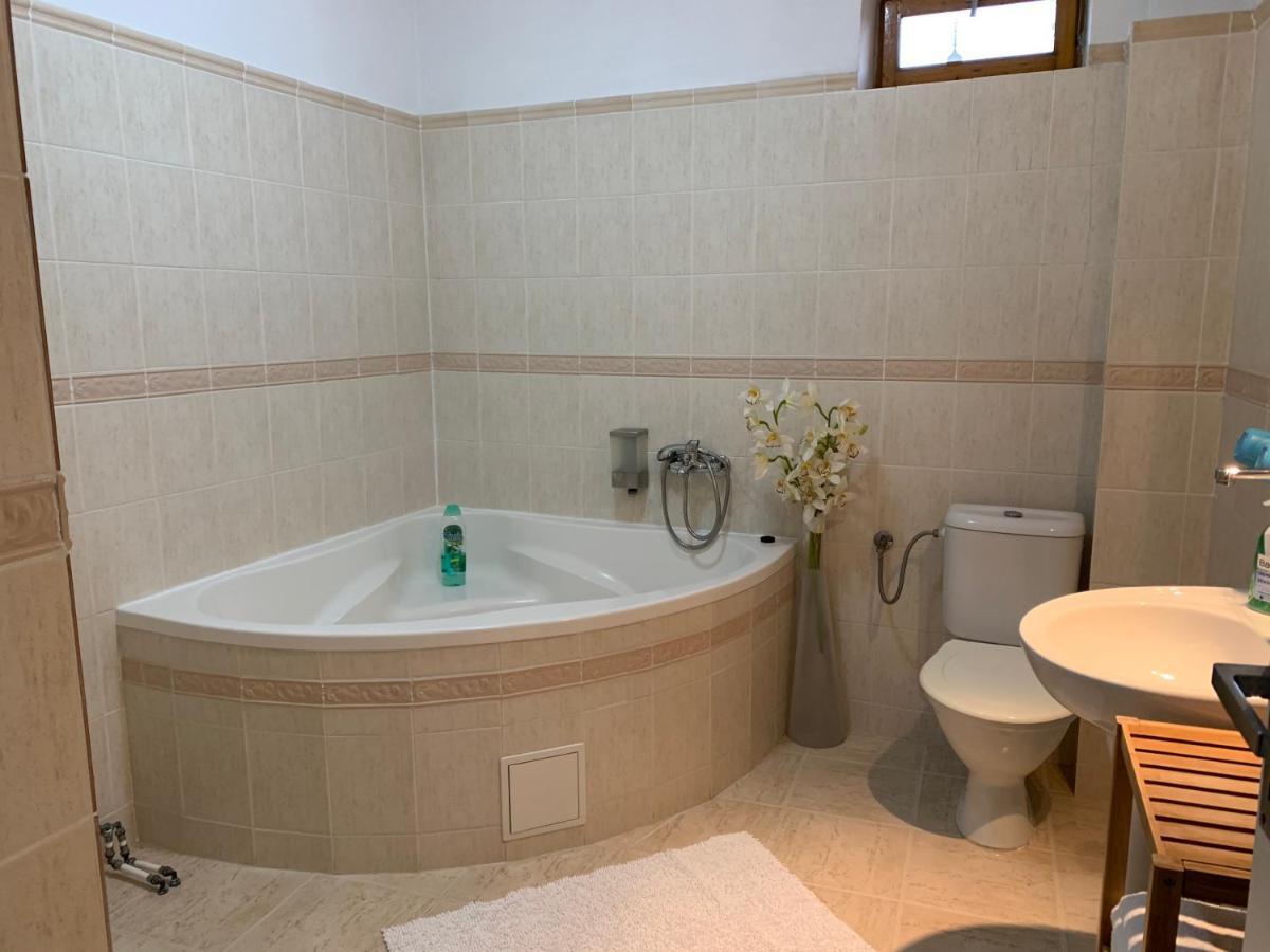 Penzion Holiday Trnava Ngoại thất bức ảnh