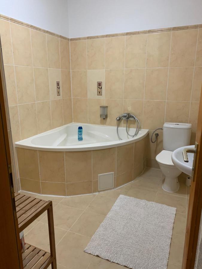 Penzion Holiday Trnava Ngoại thất bức ảnh