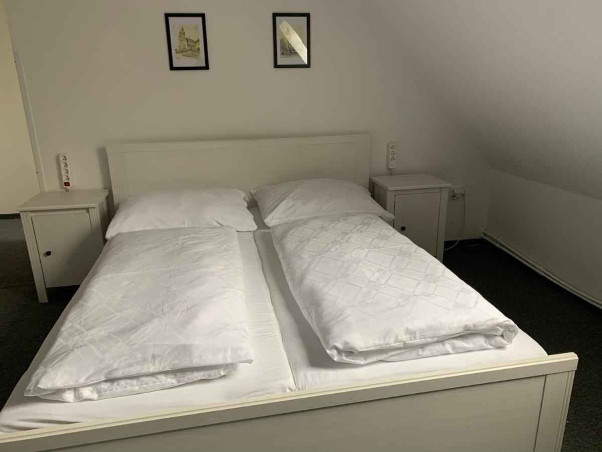 Penzion Holiday Trnava Ngoại thất bức ảnh