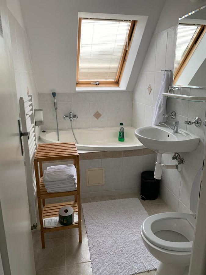 Penzion Holiday Trnava Ngoại thất bức ảnh
