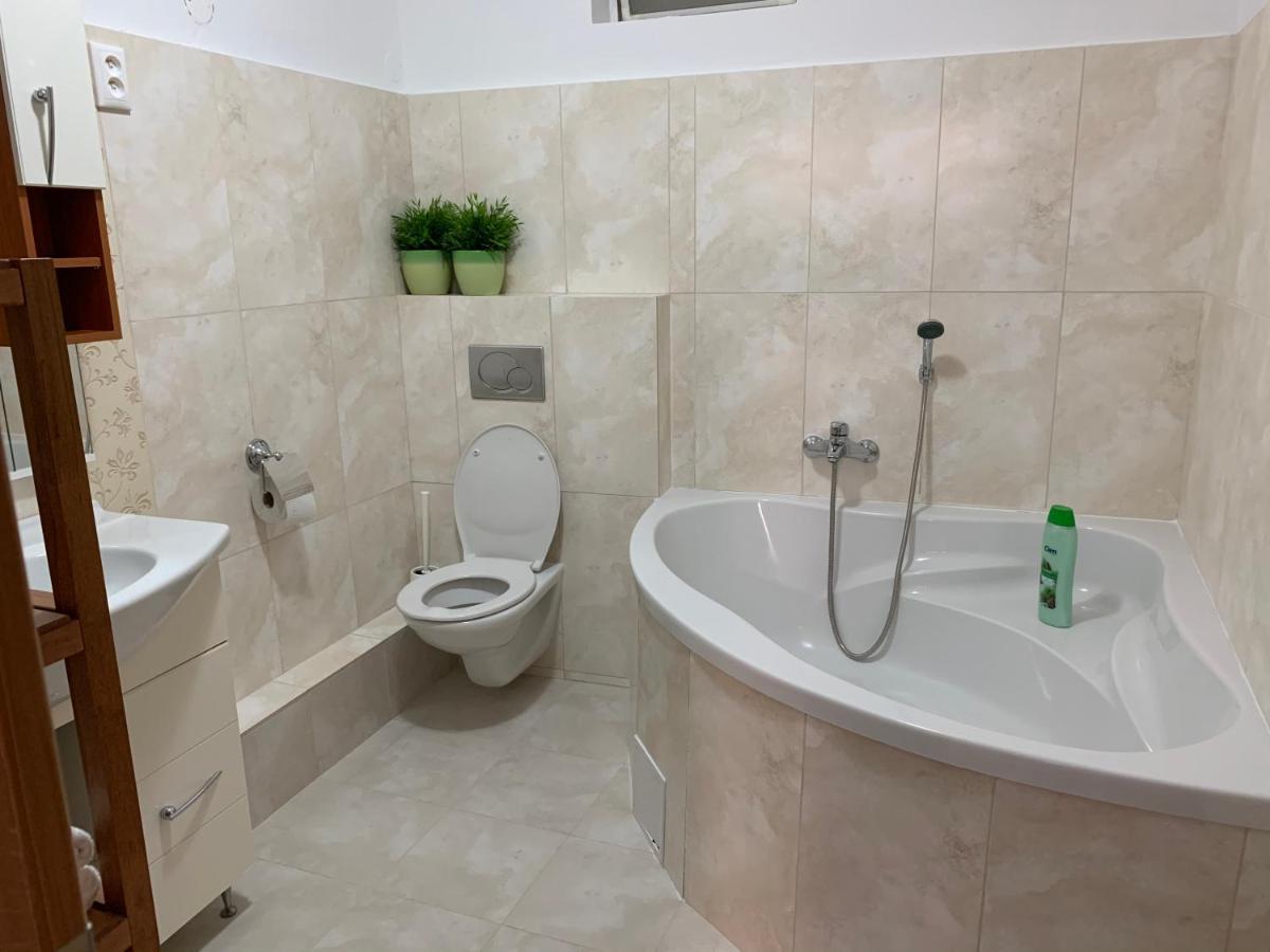 Penzion Holiday Trnava Ngoại thất bức ảnh