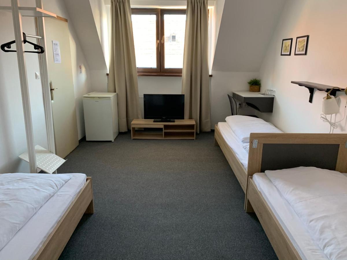 Penzion Holiday Trnava Ngoại thất bức ảnh