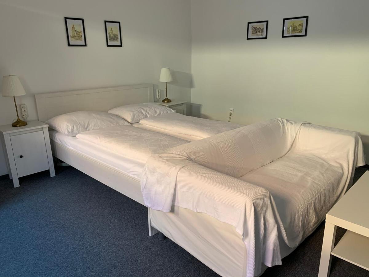 Penzion Holiday Trnava Ngoại thất bức ảnh