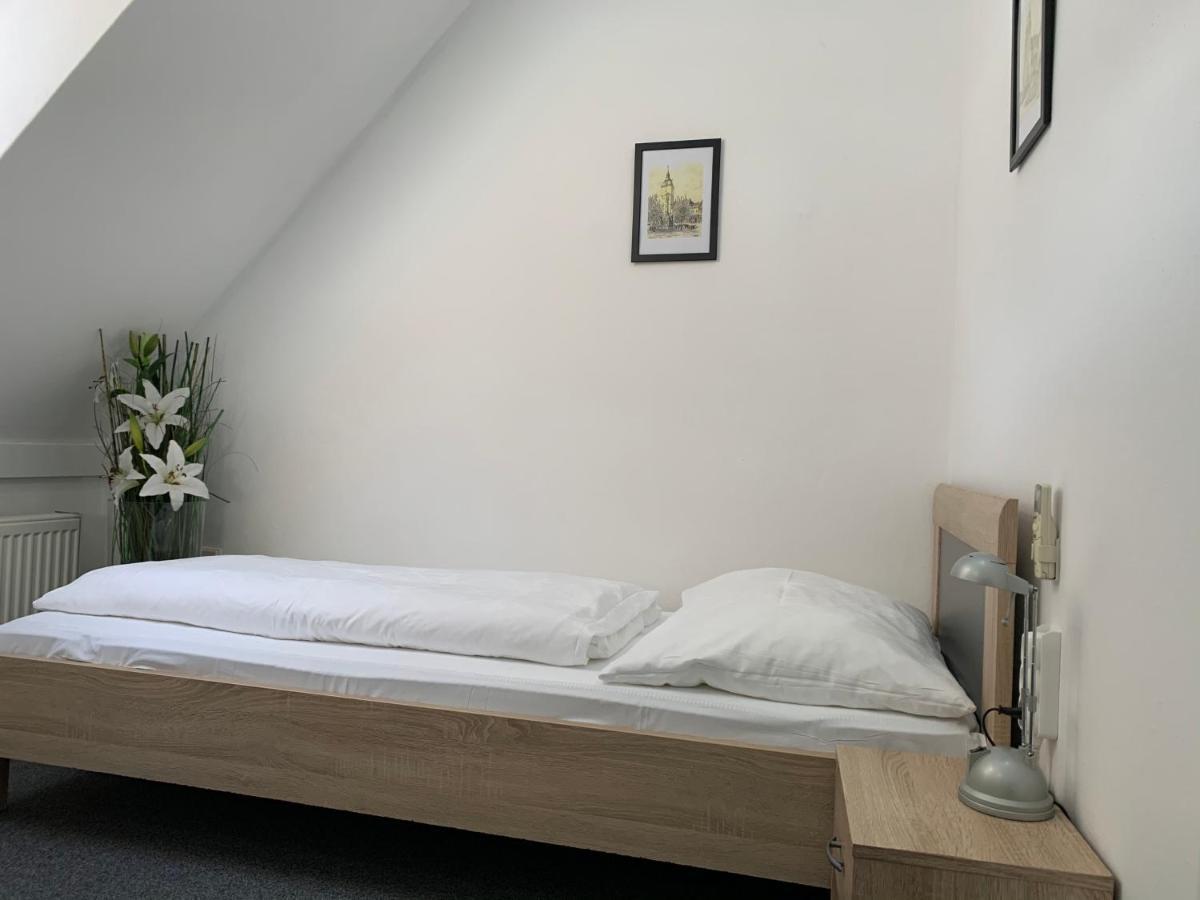 Penzion Holiday Trnava Ngoại thất bức ảnh