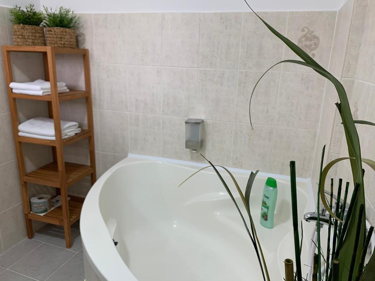 Penzion Holiday Trnava Ngoại thất bức ảnh